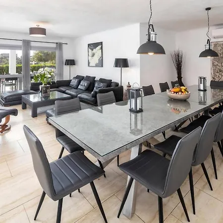 Great Location Villa 6 Bedroom Pool Villa *