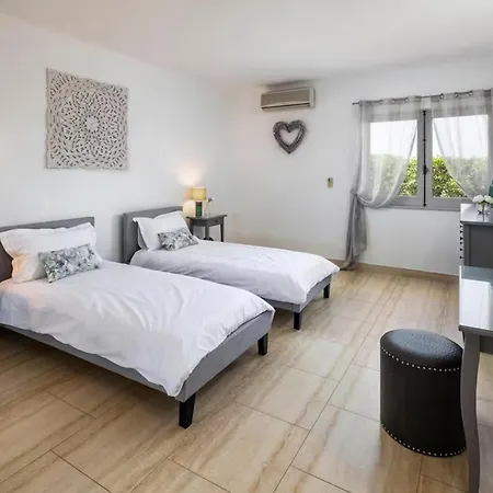 Great Location Villa 6 Bedroom Pool Βίλα Guia (Faro)
