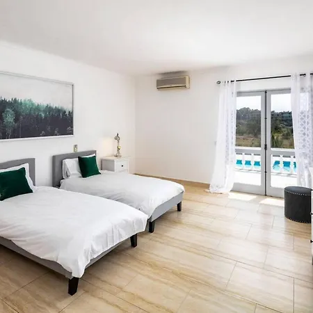 Great Location Villa 6 Bedroom Pool 기아
